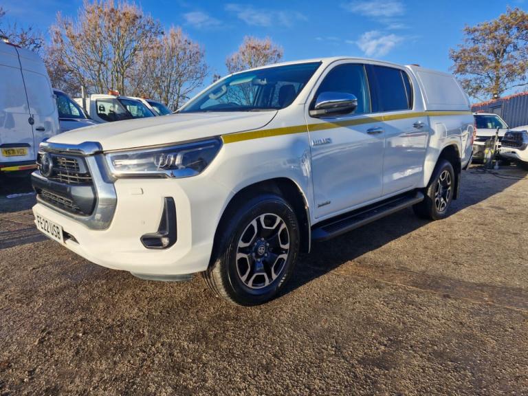 TOYOTA HILUX Double Cab 2.4 D-4D Invincible 2022