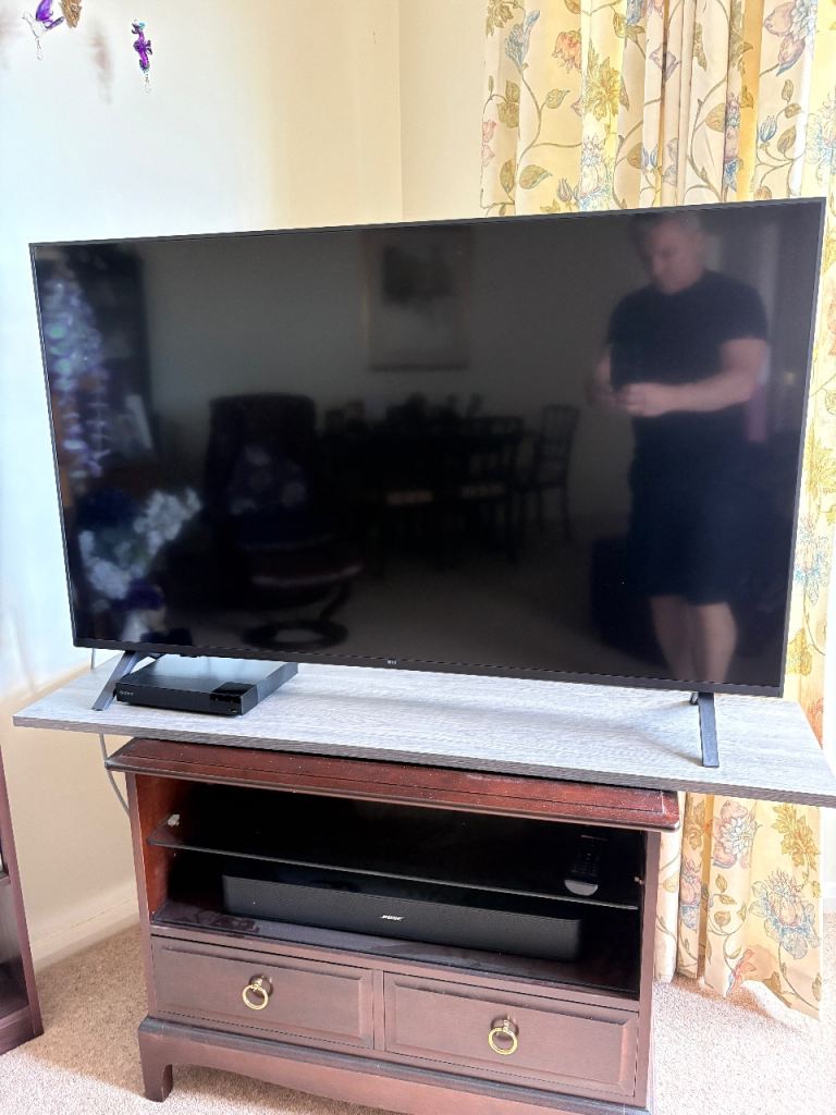 LG 50" UHD Smart TV 