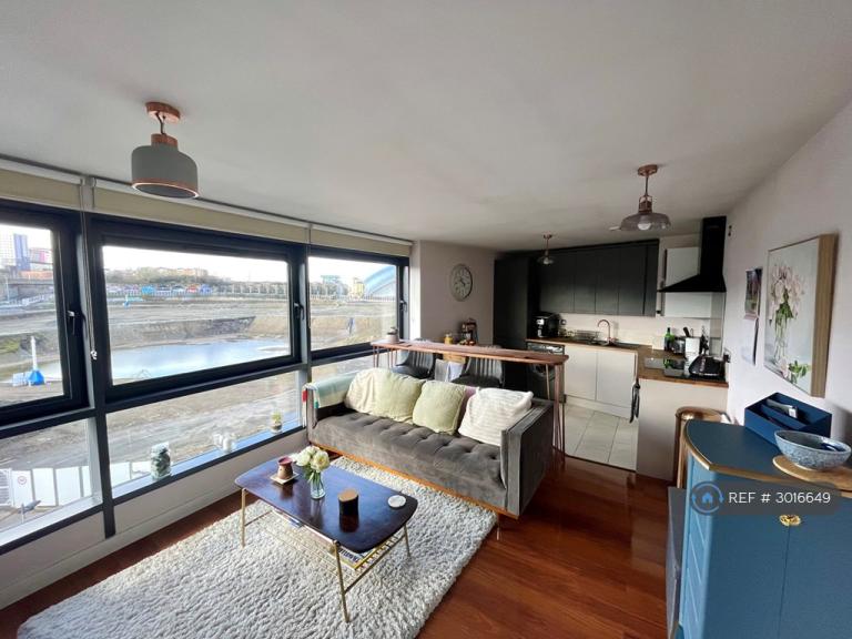 2 bedroom flat in Mill Road, Gateshead, NE8 (2 bed) (#3016649)