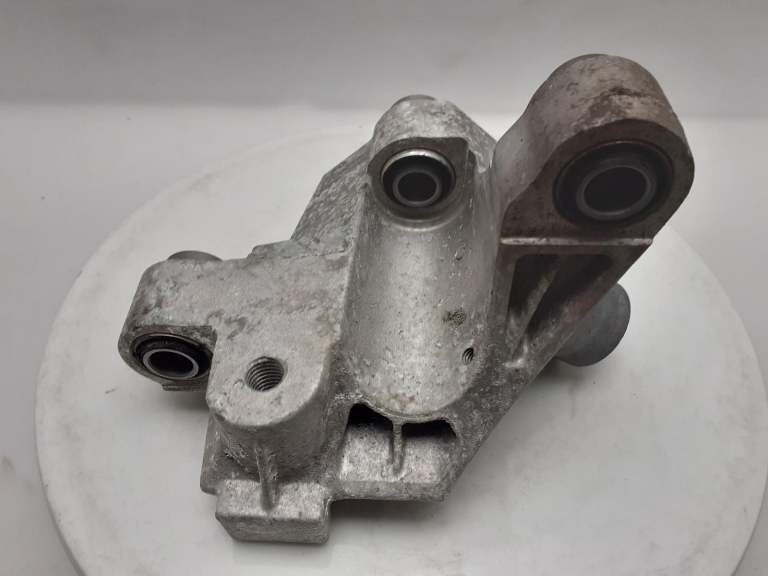 Jaguar I-Pace Engine Mount 2017-2026 J9d1114