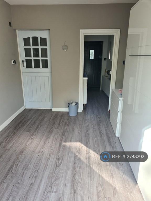 Studio flat in Parkfield Way, Bromley, BR2 (#2743292)