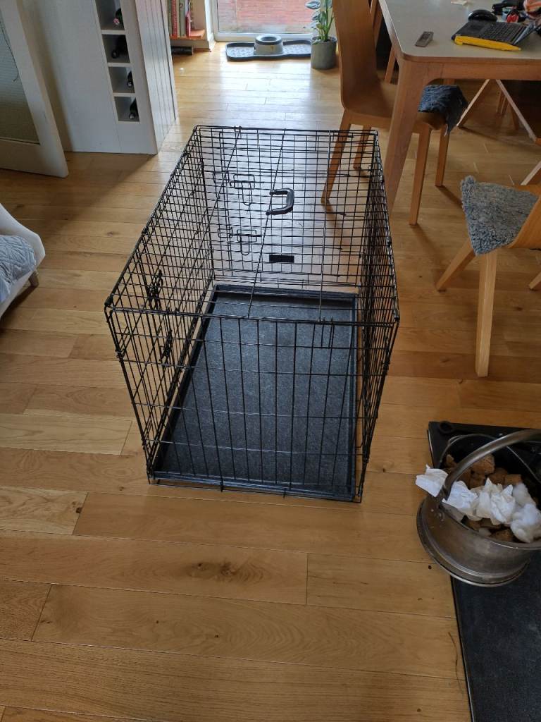 Collapsible dog crate 90 CMS X 60cms when flat