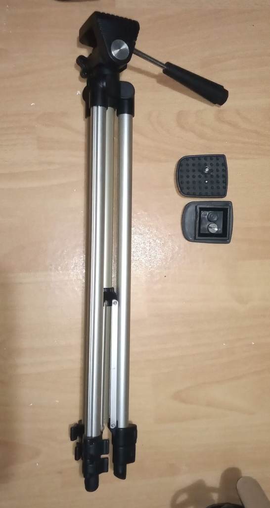 Camera tripod with 2 quick release mounts