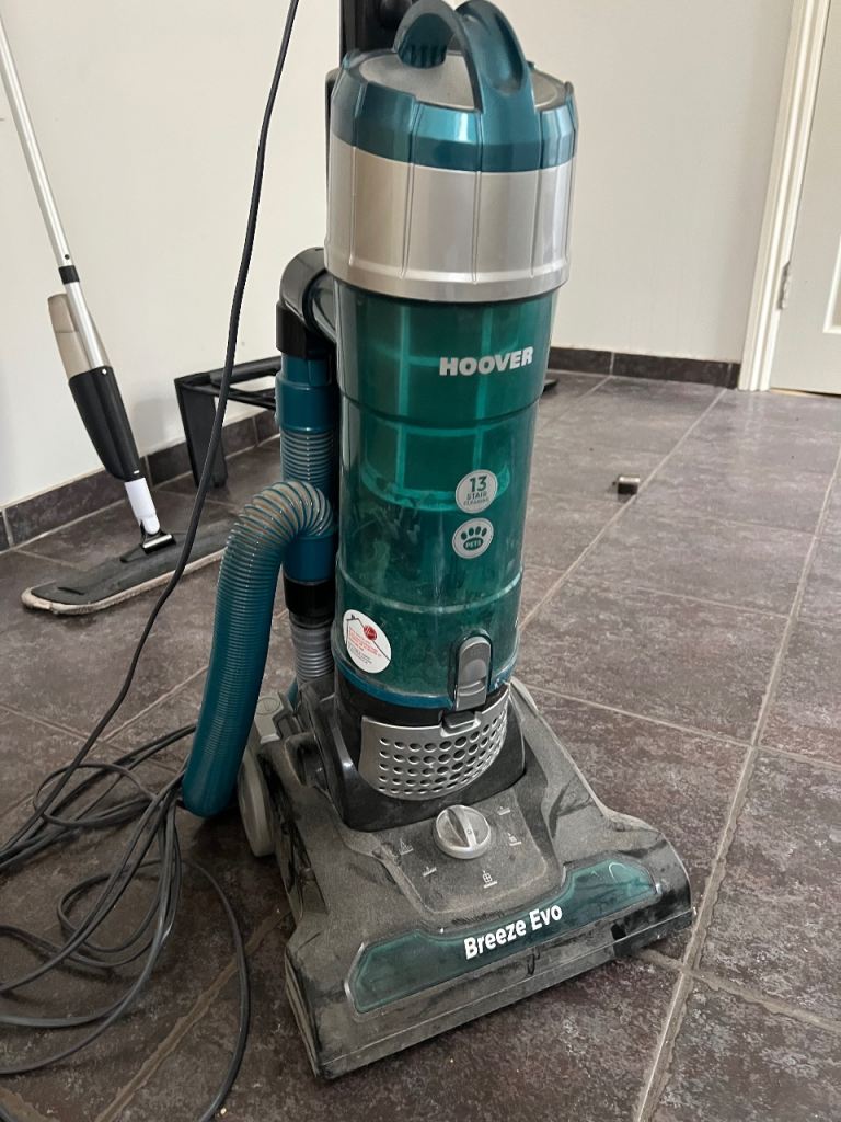Hoover Breeze Evo Vacuum Cleaner - Good Condition