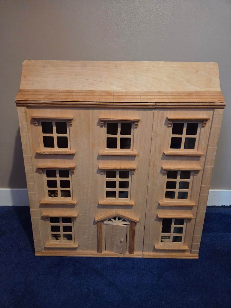 Childrens doll house