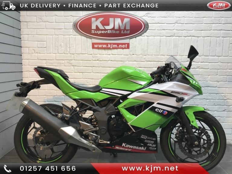 KAWASAKI NINJA 250 SPECIAL EDITION, 2017/17, JUST 3,859 MILES COVERED.