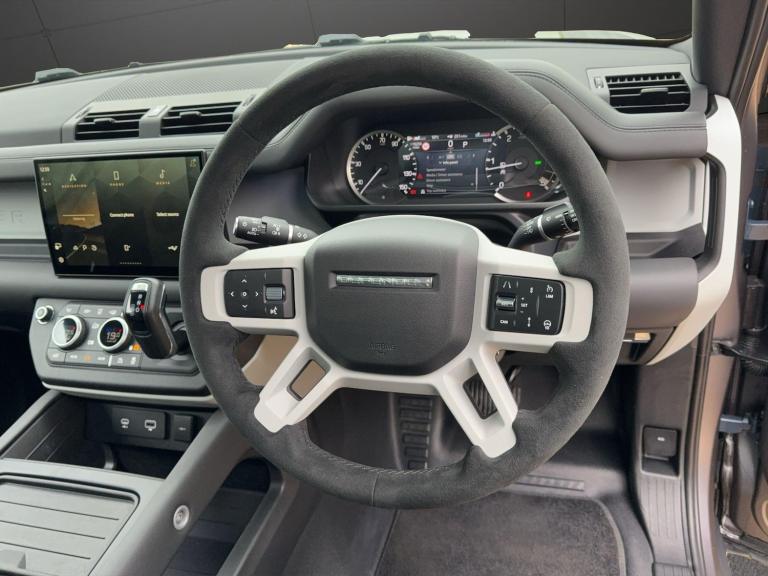  Land Rover Defender 110 3.0 D300 MHEV X-Dynamic HSE Auto 4WD Euro 6 (s/s) 5dr Diesel Automatic