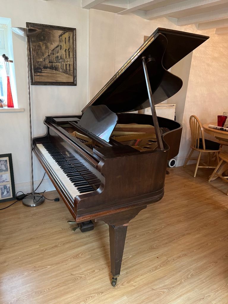 STECK Baby Grand Piano – Mahogany