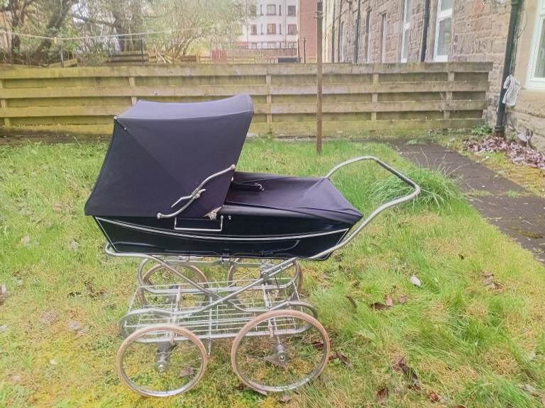 Dark blue slivercross pram 