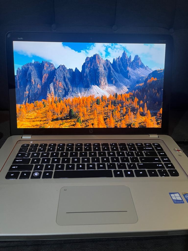 HP ENVY 15 ALUMINIUM 15.6 INCH(INTEL I7, 3.1 GHZ SPEED) FULL HD IPS DISPLAY LAPTOP(MINT CONDITION)