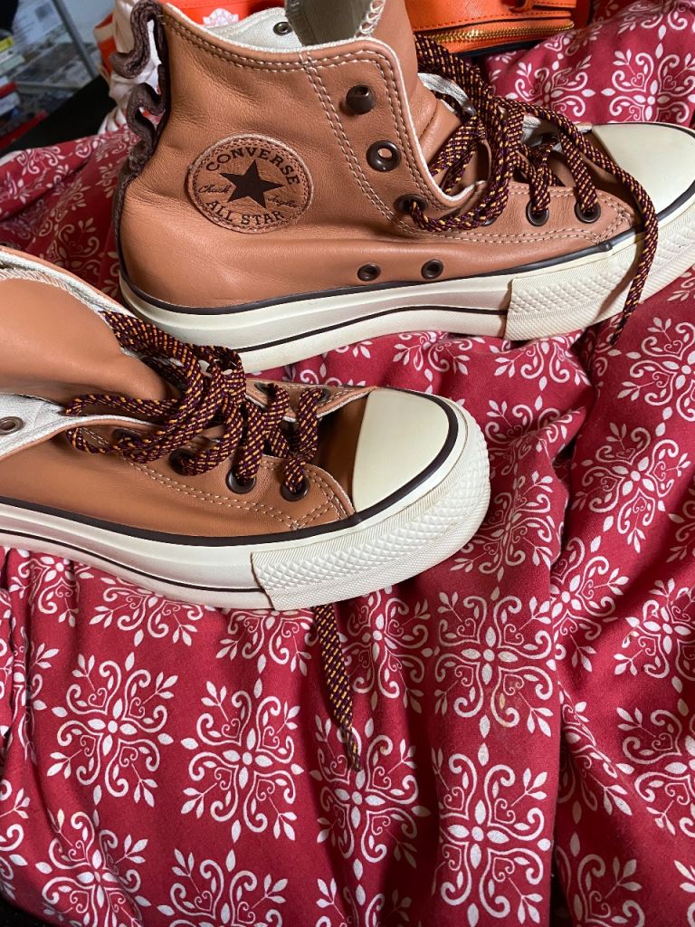 Ladies size 6 converse 