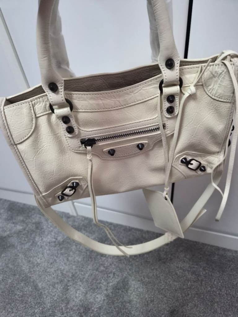 Brand New Balenciaga Real Leather Cream Le city Chic Motorcycle Bag size Medium 30cm Crossbody Y2K