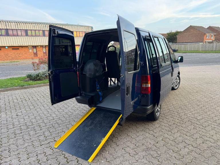 2002 Peugeot Expert 1.9 diesel 48K Miles, Wheelchair Ramp, 5 Seats, Immaculate, 