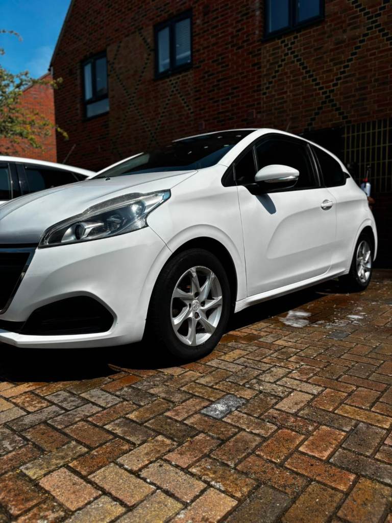 Peugeot, 208, Hatchback, 2015, Manual, 1199 (cc), 3 doors