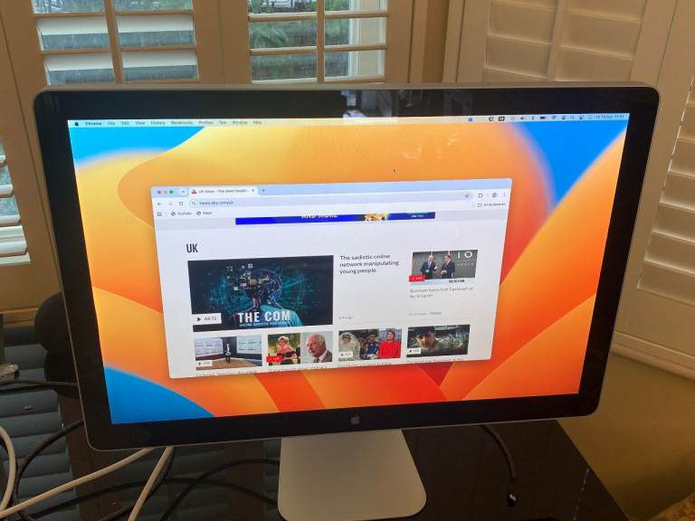 Apple 24 inch Cinema Display (a1267) - mint condition, boxed