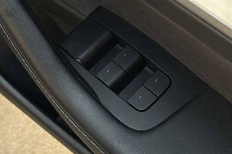 2022 Tesla Model 3 Standard Range Plus Saloon 4dr Electric Auto RWD (241 bhp) Saloon Electric Aut...