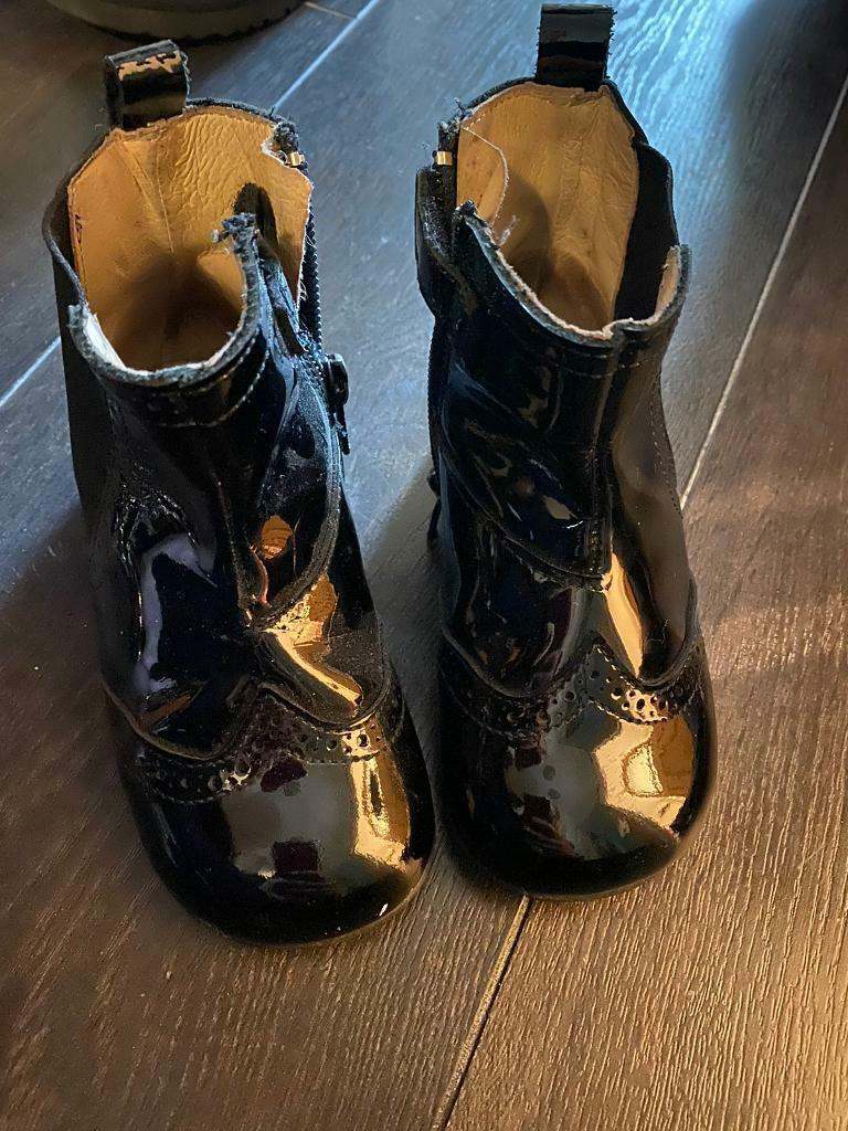 Black Spanish boots size 24