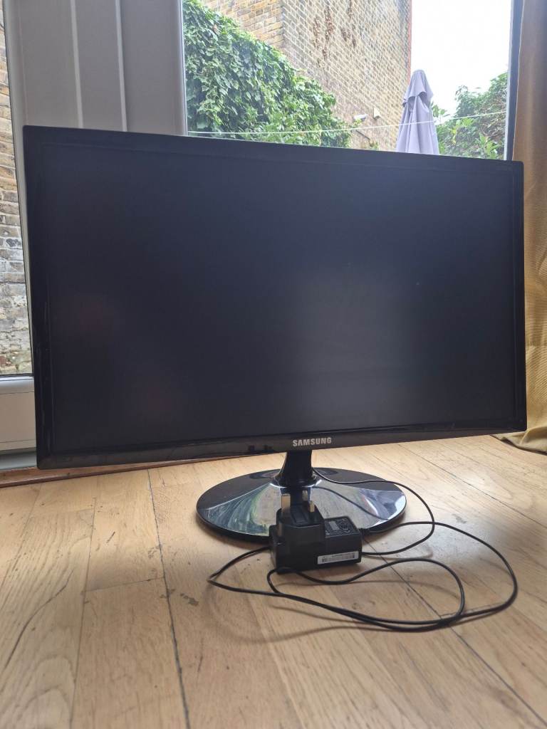 Samsung 26in computer monitor