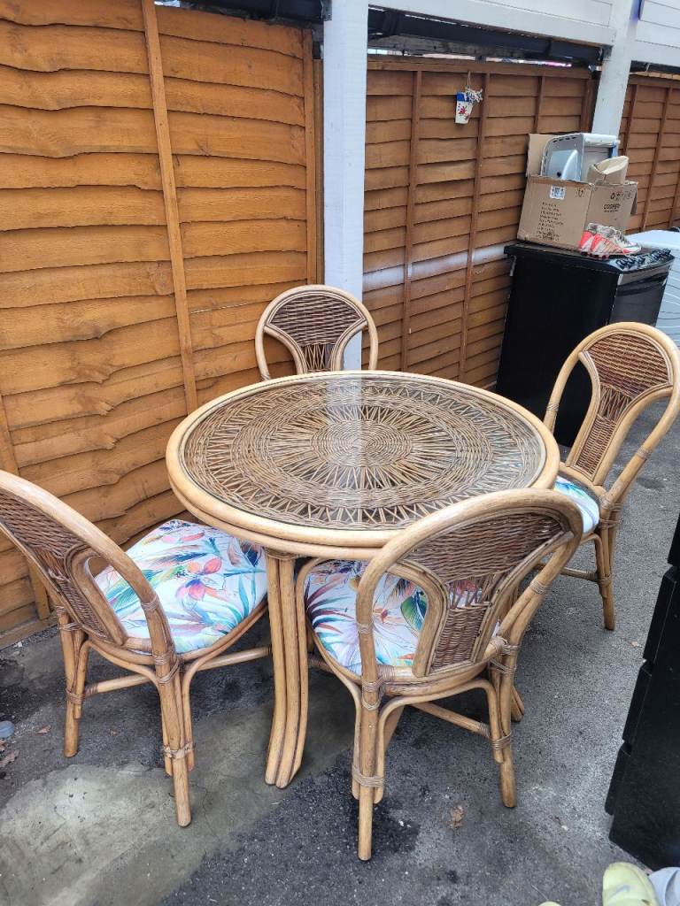 Conservatory table and chairs 