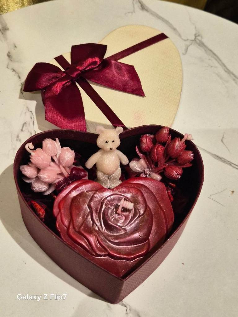 Heart shaped gift box candles 