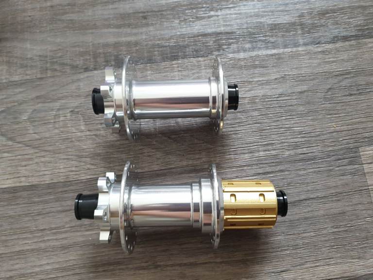 Boost hubs 110x15mm / 142x12mm like Hope DtSwiss Chris King. Ratchet system HG freehub 
