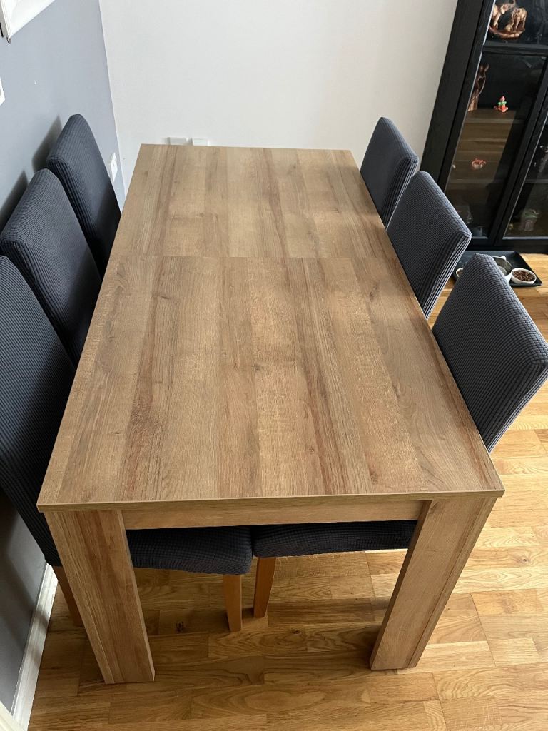 Extendable dining table set