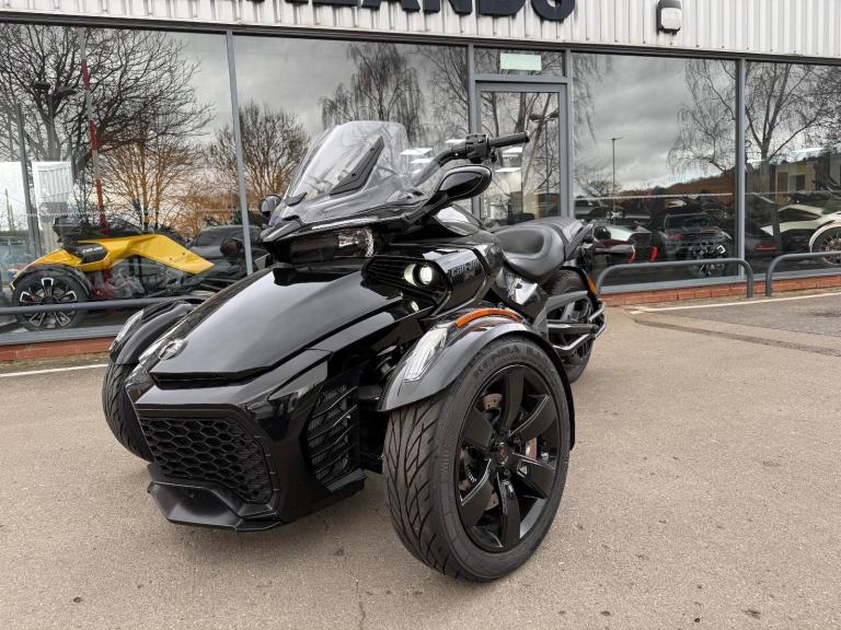 2021 CAN-AM SPYDER F3 6 speed semi automatic 2 SEATER TRIKE