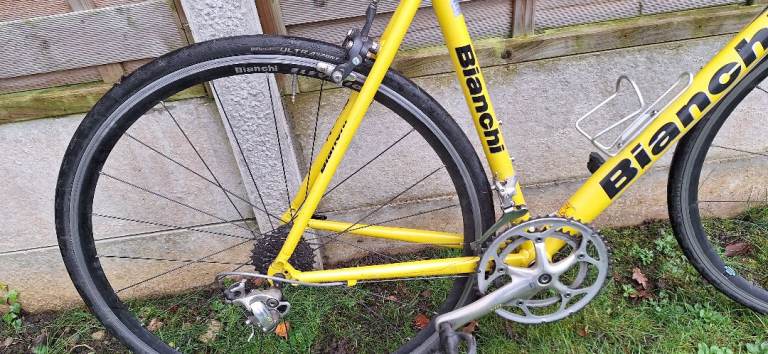 Road bike Bianchi 23in wheels 