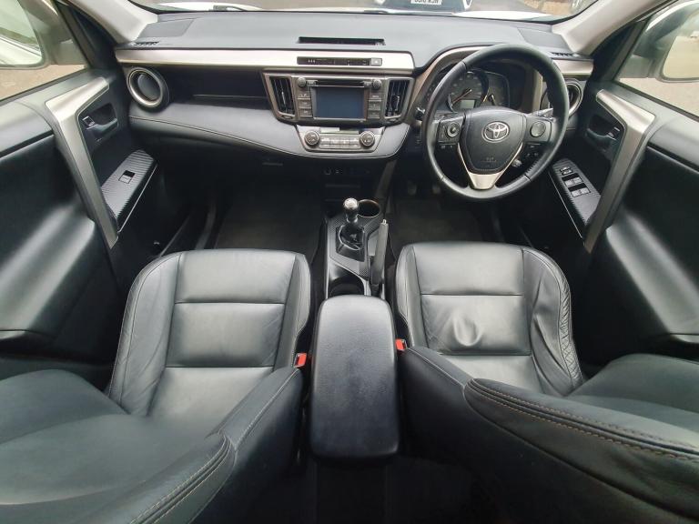 2015 Toyota RAV4 2.2 D-4D Invincible SUV 5dr Diesel Manual 4WD Euro 5 (150 ps)