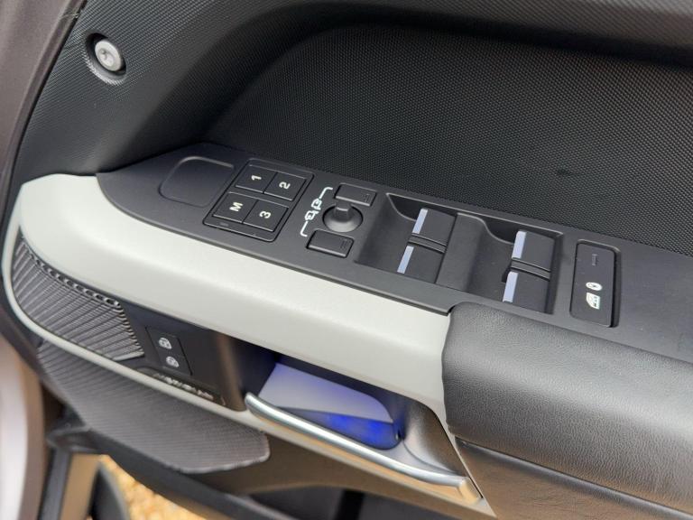  Land Rover Defender 110 3.0 D300 MHEV X-Dynamic HSE Auto 4WD Euro 6 (s/s) 5dr Diesel Automatic