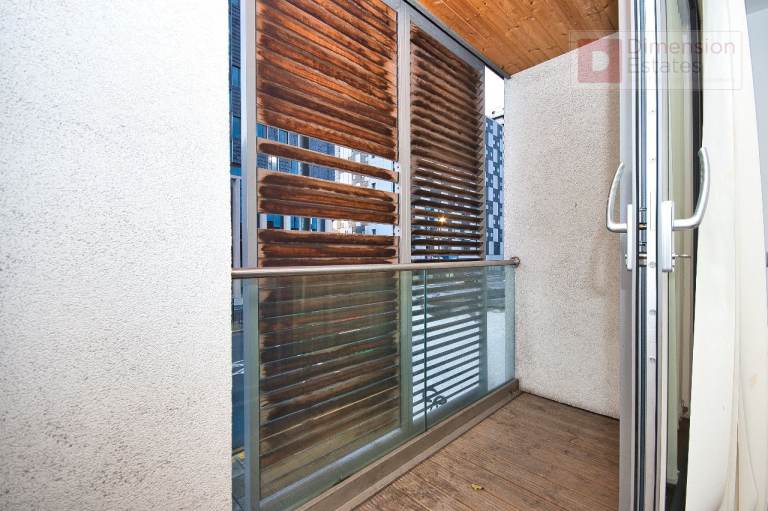 STRATFORD E15 : Fantastic 2 Bed Apartment With Roof Terrace : AVAILABLE NOW !!