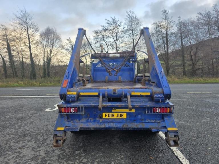 2019 DAF LF 230 18 TON GROSS 4X2 with Hyvalift Skip Gear