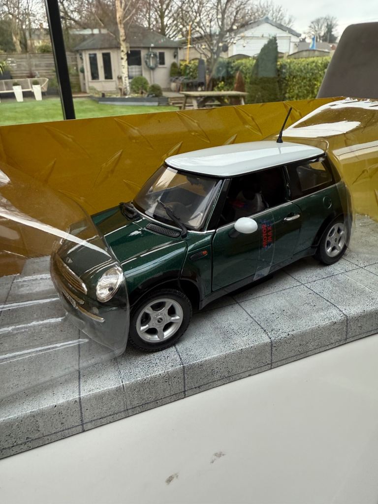 1/18 Mini Cooper R50 Die Cast Model Car , Motormax Premier Collection, Green