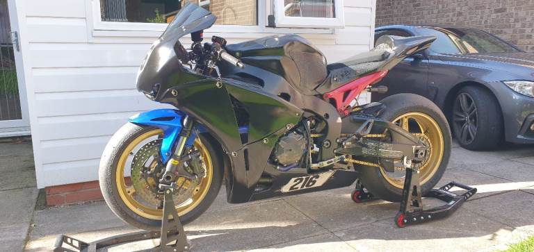 Honda CBR 1000rr Fireblade track bike
