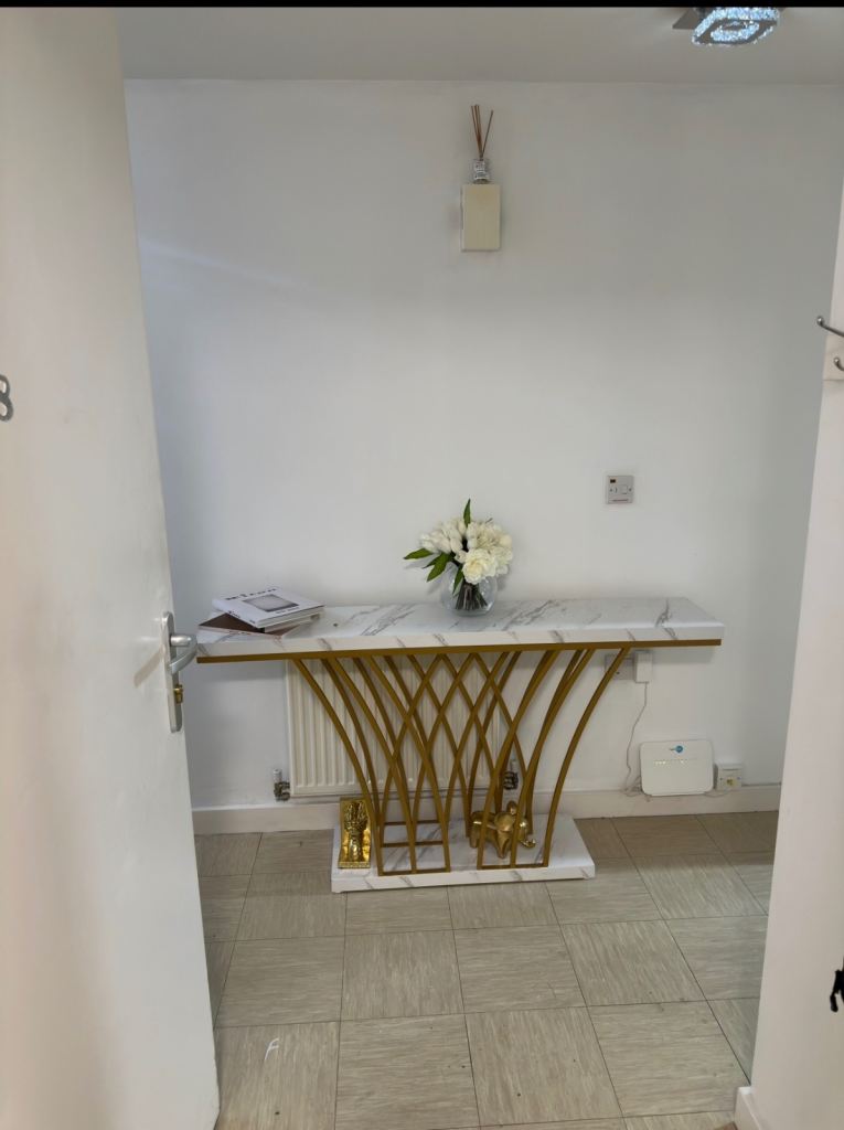 Stylish Specious Room in Two Bedroom Apartment in Islington, Available Immediately