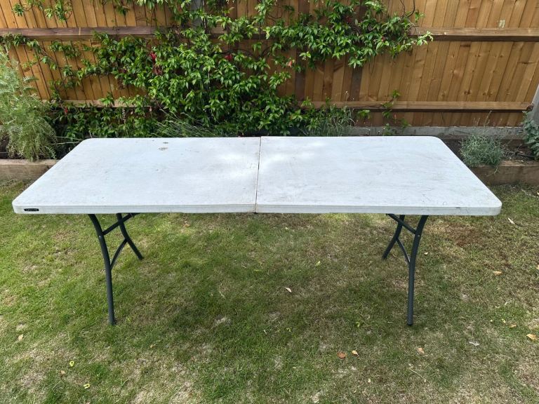 Foldable outdoor table 