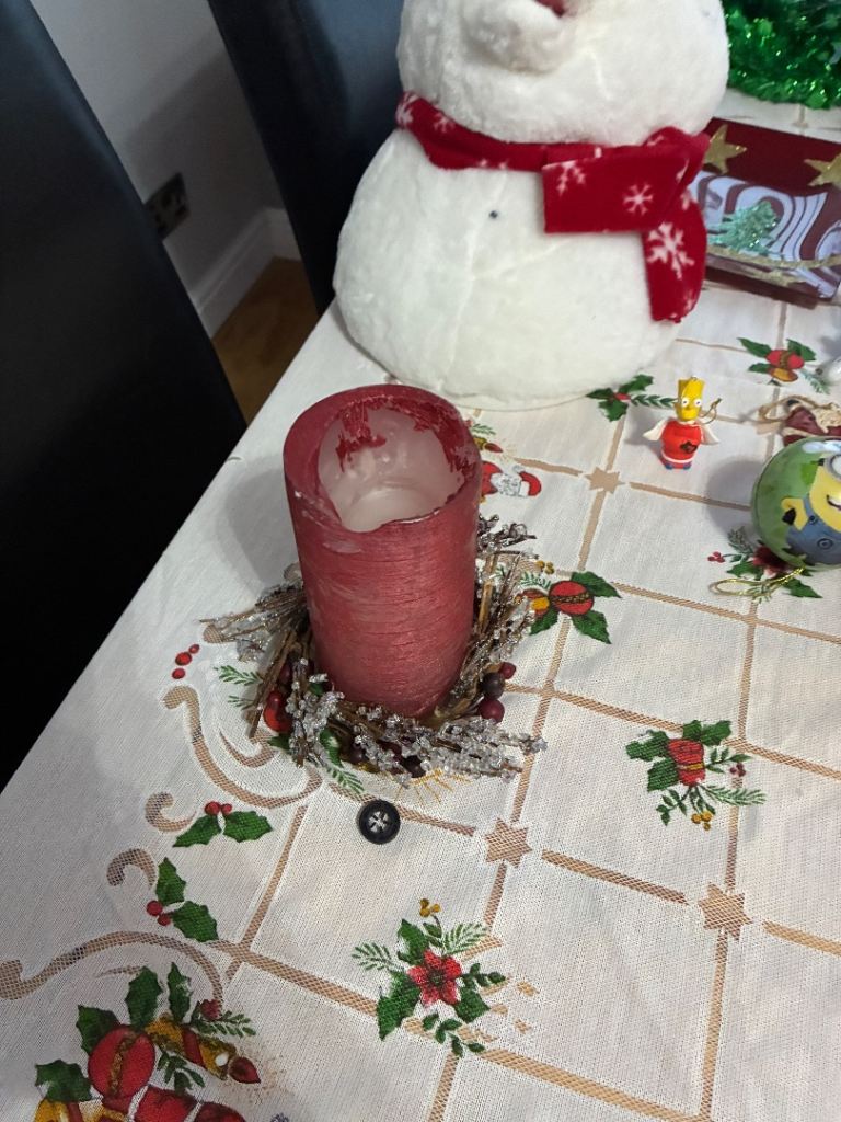 Christmas tableware and decorations 