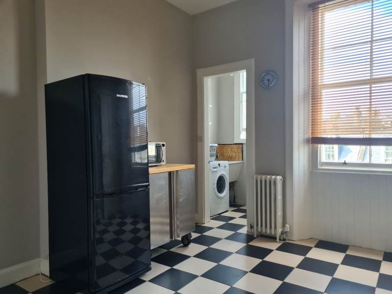 1 bedroom unfurnished flat, Hawthornvale, Trinity 