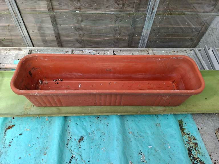Planter with Long Tray