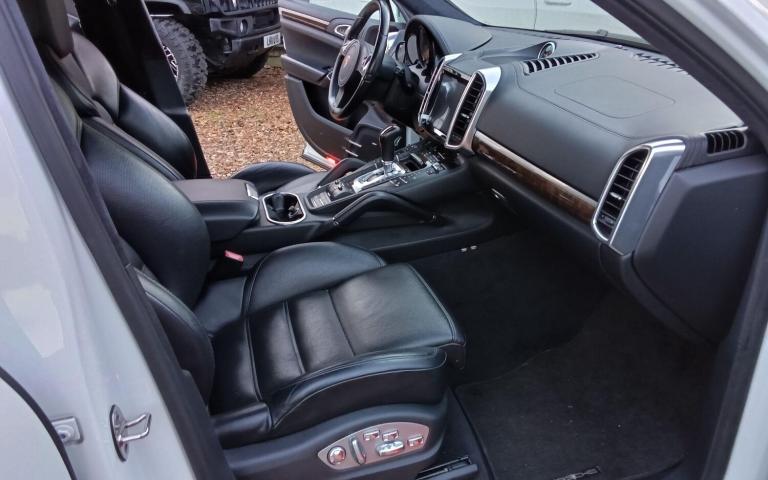  Porsche Cayenne 4.8T V8 Turbo SUV 5dr Petrol TiptronicS 4WD Euro 5 (s/s) (500 ps) Petrol Automatic