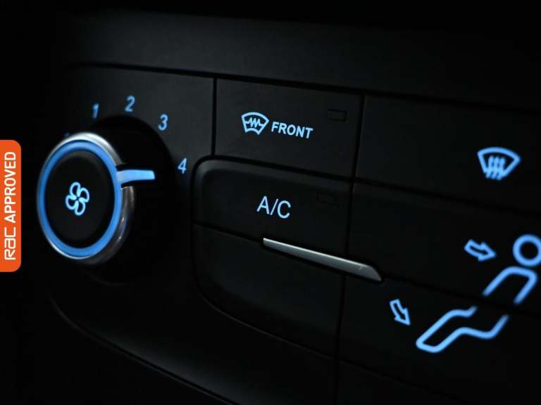 2015 Ford Focus 1.6 Zetec Hatchback 5dr Petrol Powershift Euro 6 (125 ps) Hatchback PETROL Automatic