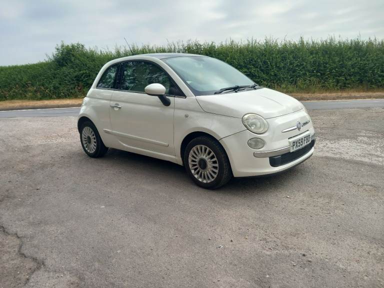 FIAT 500 LOUNGE. 1.2 PETROL. 13 MONTHS MOT. £35 ROAD TAX. ONLY 1 PREVIOUS KEEPER. TIDY 