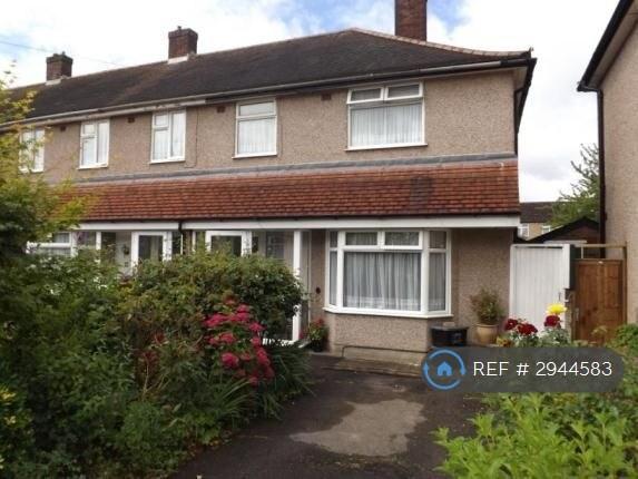 4 bedroom house in Cypress Grove, Ilford, IG6 (4 bed) (#2944583)