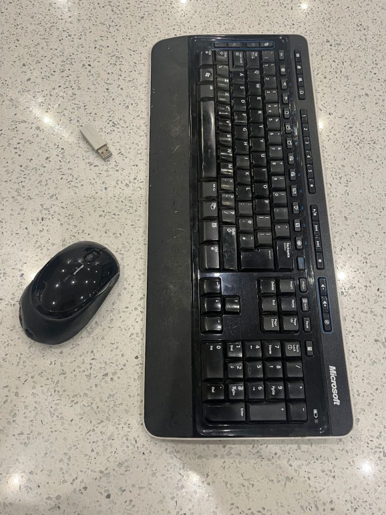 image for Microsoft Wireless 3000 Computer Pc Keyboard and Mouse Set: Spares And Repairs