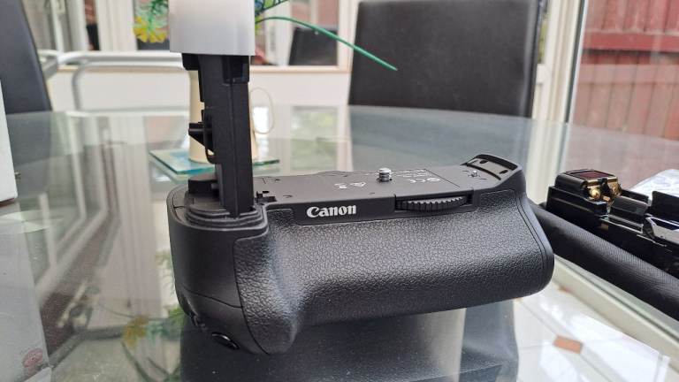 Genuine Canon BG-E16 Battery Grip for 7D MK ii