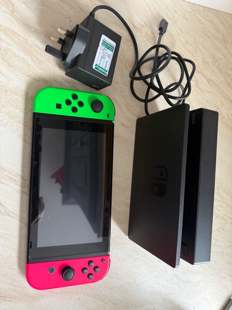 Nintendo switch + Ben 10 game catridge