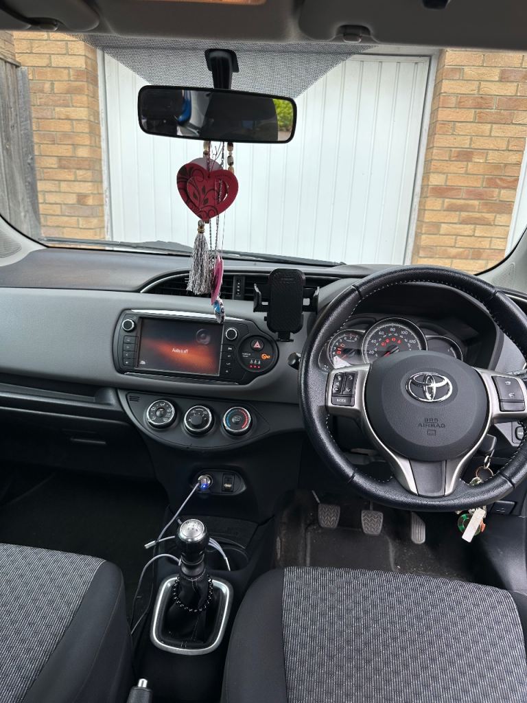 Toyota, YARIS, Hatchback, 2015, Manual, 1329 (cc), 5 doors
