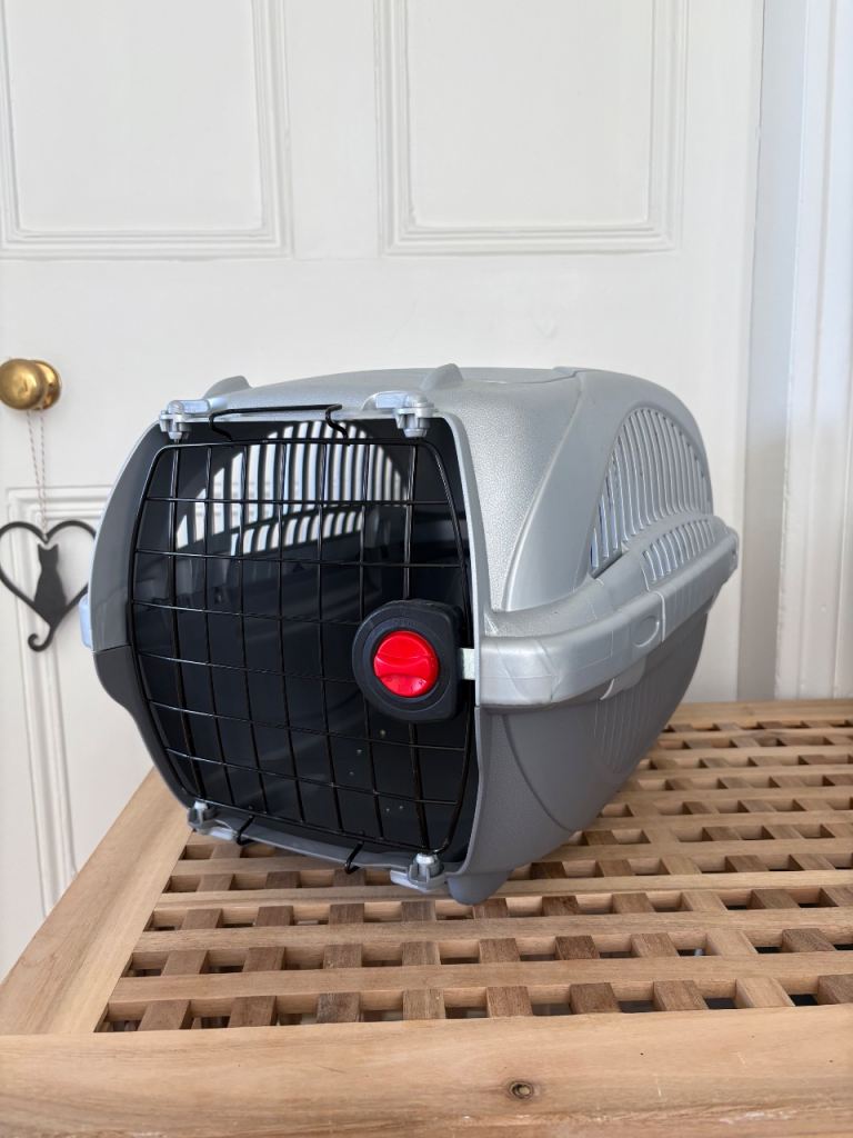 Cat carrier 