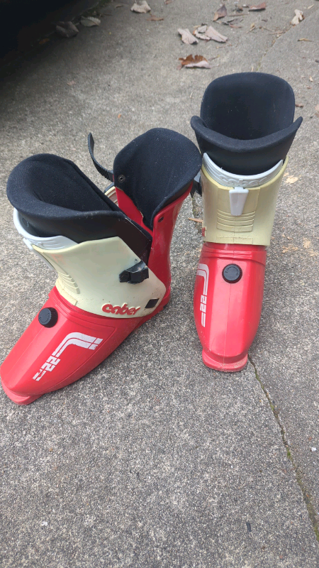  Caber Size 9 EU Ski Boots Red