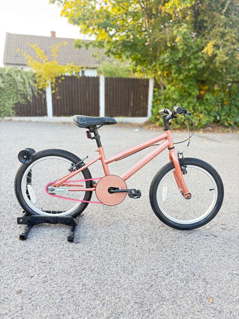 APOLLO GLITZ Child's bike. LIKE NEW. Fully working and serviced. Ready to ride.Great condition